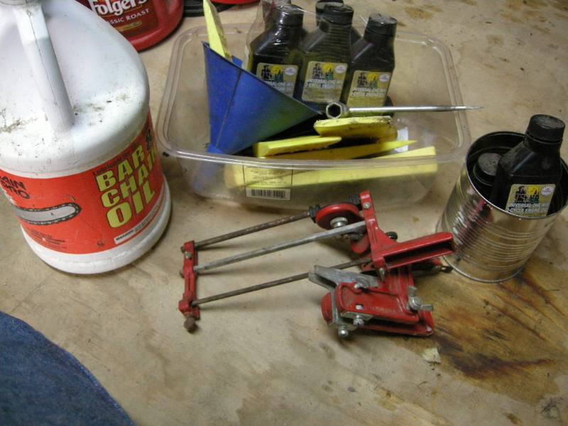 lot 74 image: Chainsaw accessories