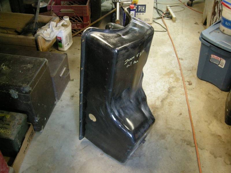 lot 96 image: NEW 2001 F350 oil pan
