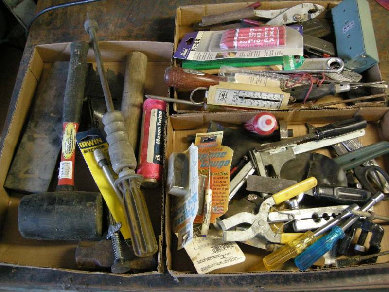 lot 106 image: Misc hand tools