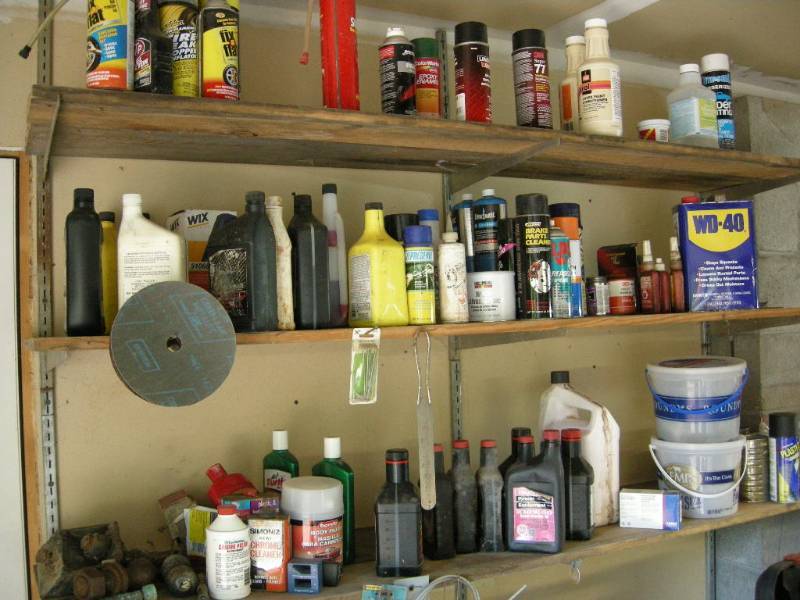 lot 110 image: Misc lubricants