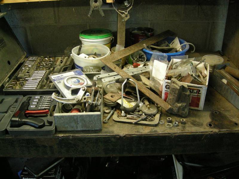 lot 111 image: Misc bench-top items
