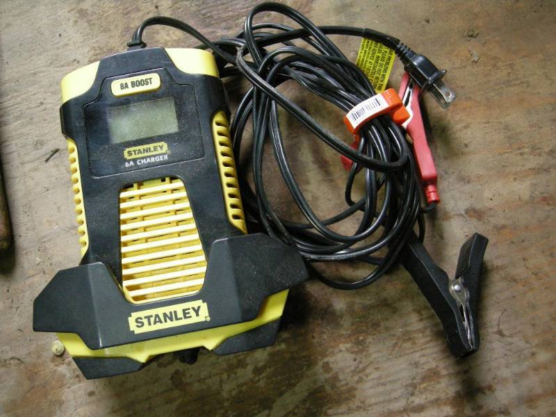 lot 120 image: Stanley 6A8A charger