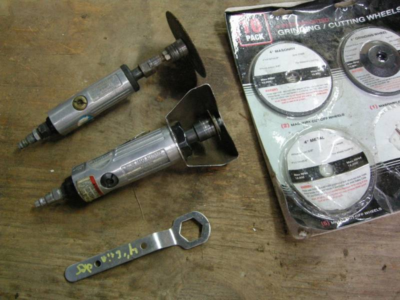 lot 125 image: Air cut-off and grinder