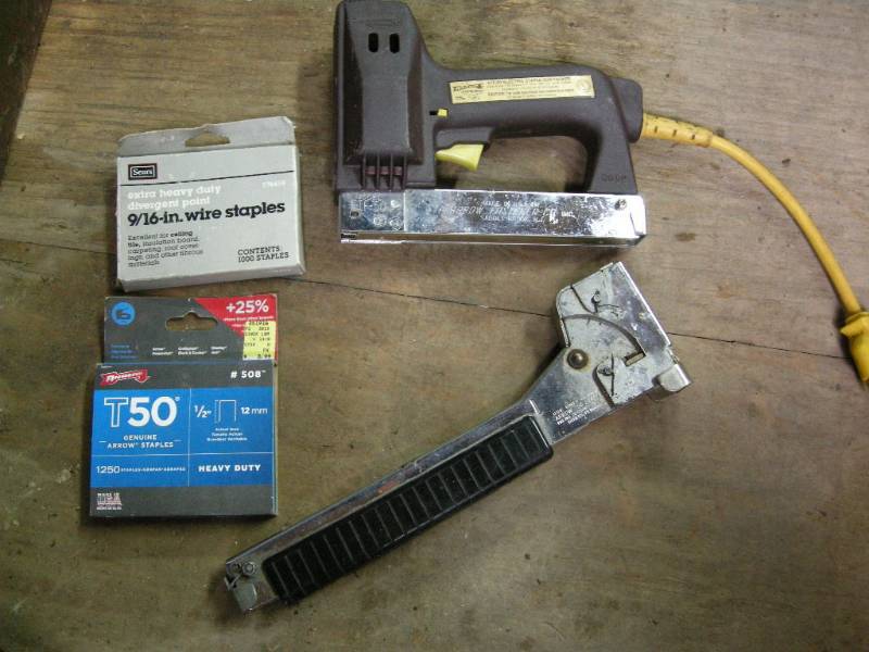 lot 129 image: Staplers