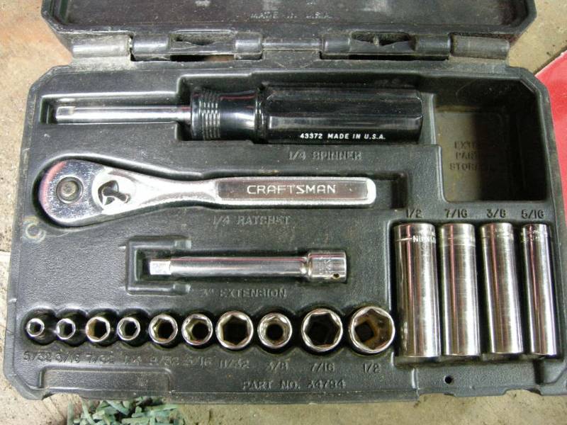 lot 132 image: Craftsman 14 socket set