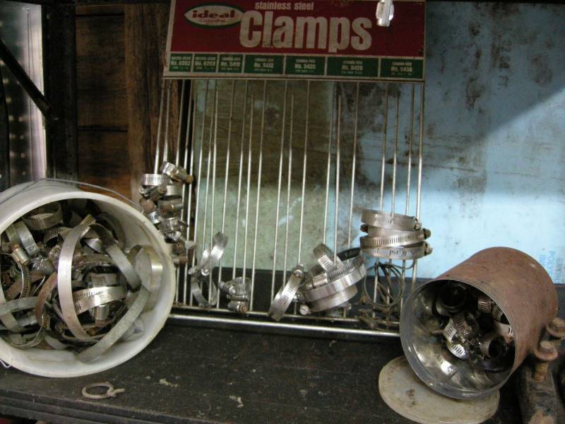 lot 141 image: Group hose clamps