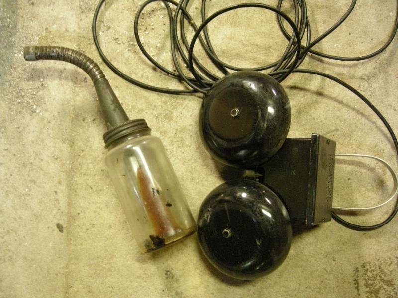 lot 160 image: Vintage Automatic Electric Co Bell, & Oil bottle