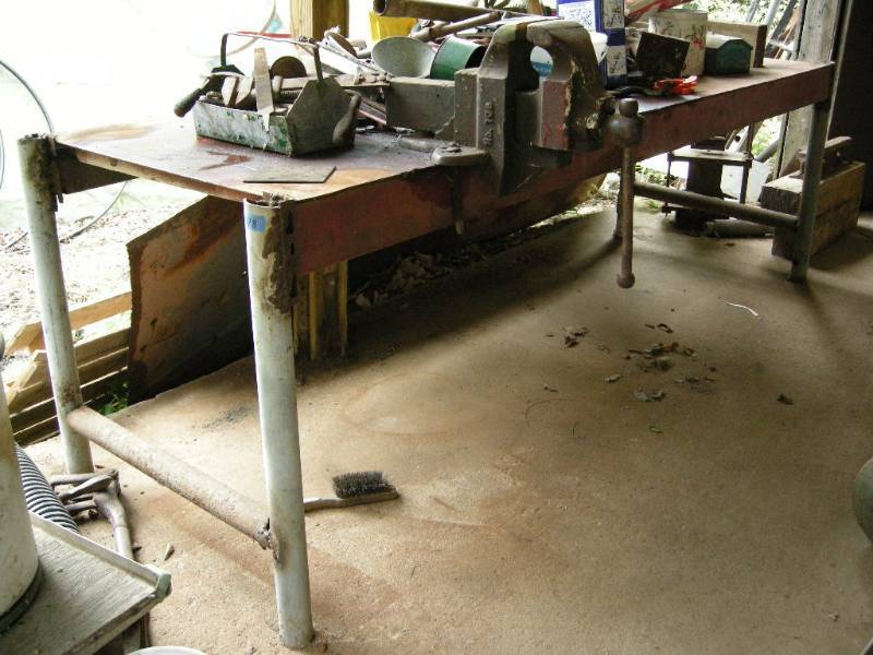 lot 178 image: Metal workbench with vise