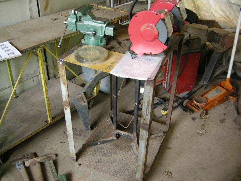 lot 181 image: Visegrinder work station