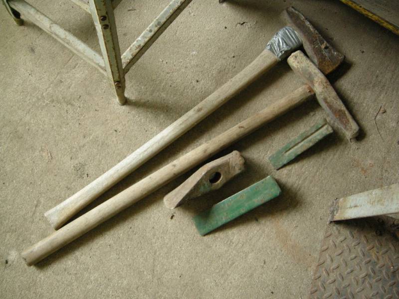 lot 182 image: Splitting wedgesmauls