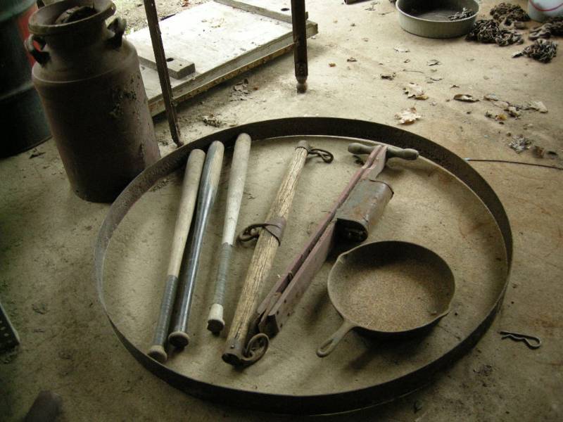 lot 188 image: Antique items