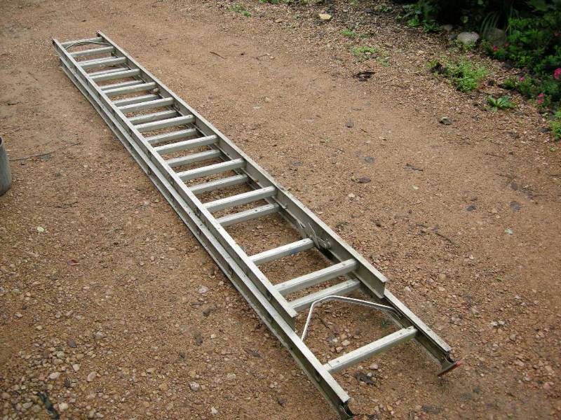 lot 192 image: Aluminum ext. ladder