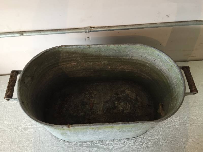 ANTIQUE TUB