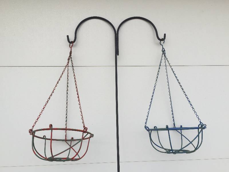 HANGING BASKETS WITH STAND