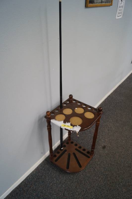 Pool Cue Table