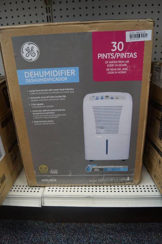 lot 19 image: Dehumidifier