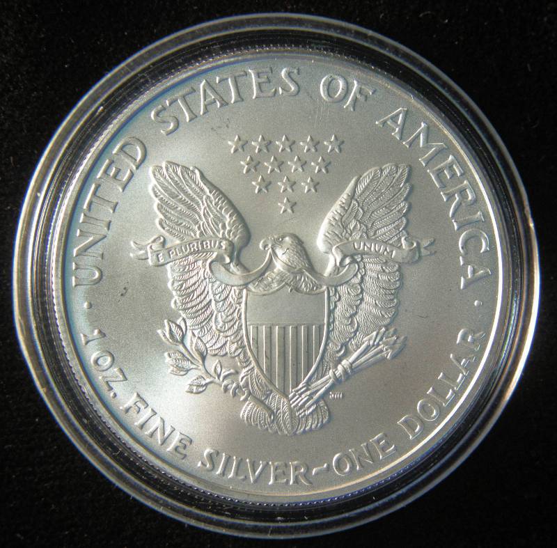 lot 32 image: 2007 AMERICAN SILVER EAGLE 1 TROY OZ. .999 FINE SILVER DOLLAR IN AIRTITE HOLDER