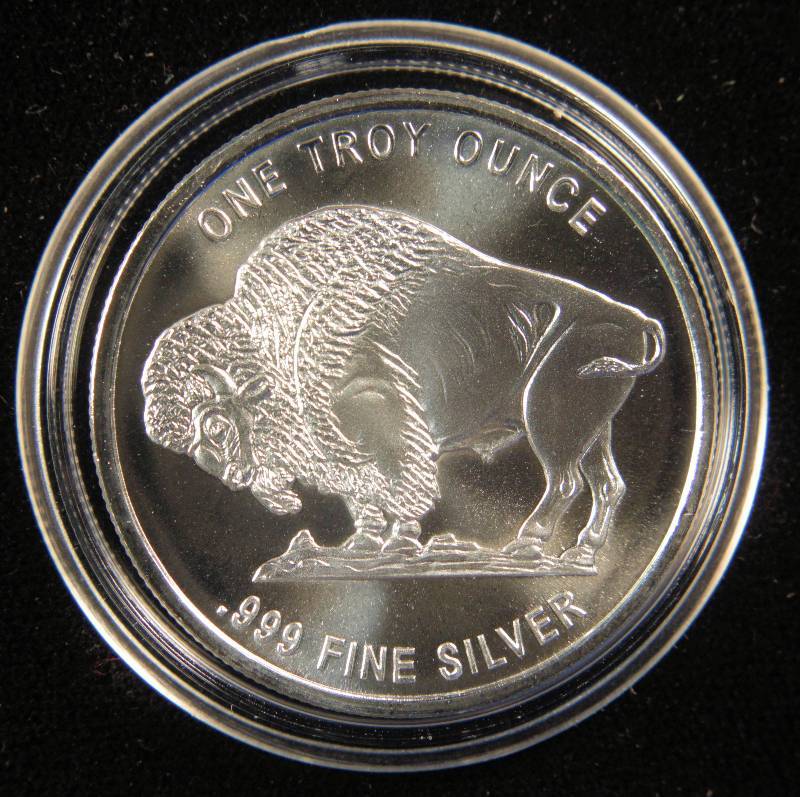 lot 38 image: 1 TROY Oz. .999 FINE SILVER INDIAN BUFFALO ROUND IN AIRTITE HOLDER