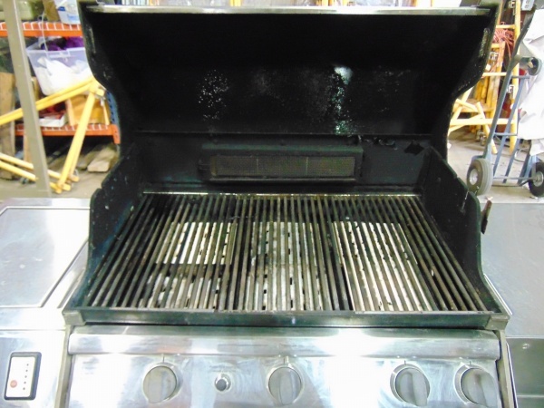 lot 3 image: Large Grill