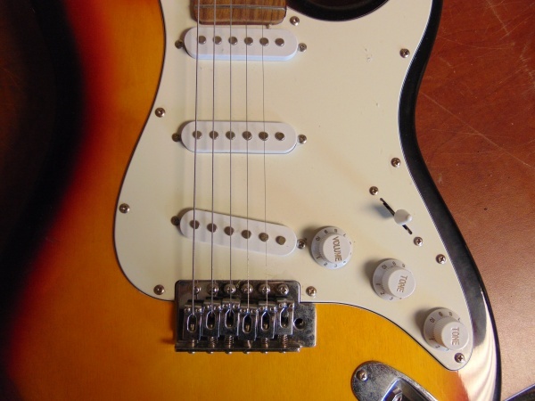 lot 5 image: Mahar Electric Guitar