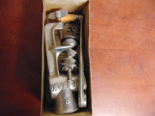 lot 6 image: Meat Grinder
