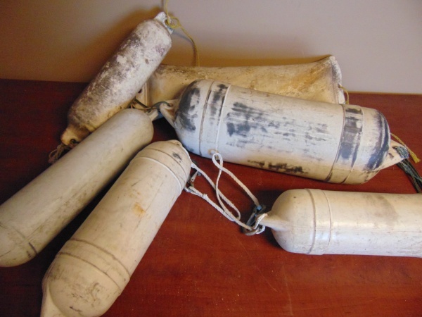 lot 20 image: (6) BoatDock Bumpers