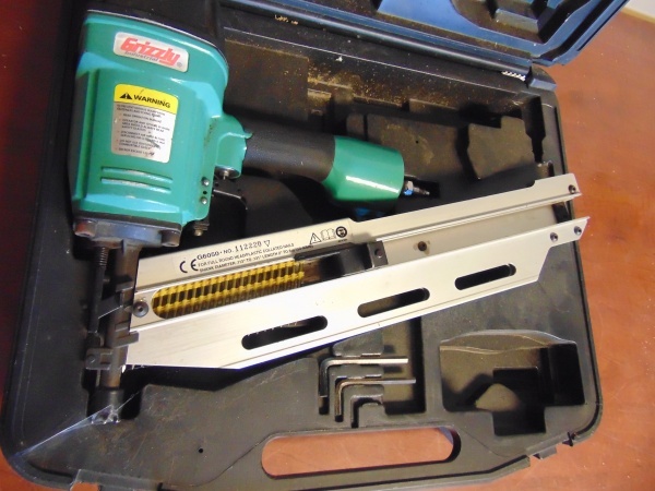 lot 24 image: Grizzly Framing Nailer