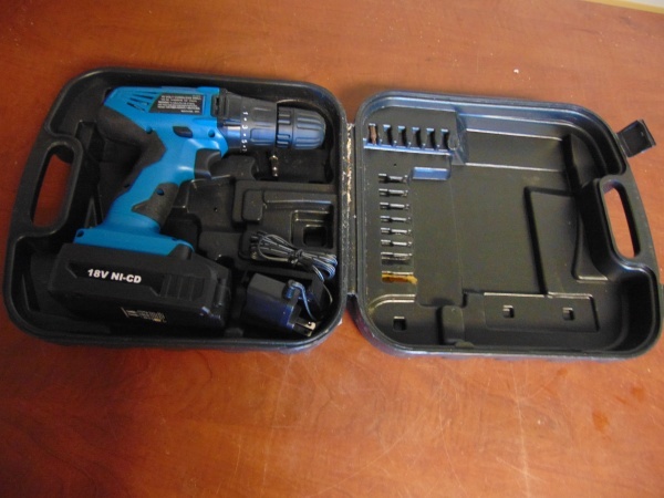 lot 25 image: 18 Volt Cordless Drill