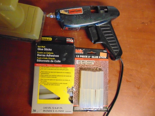 lot 29 image: Hot Glue Gun and Sander