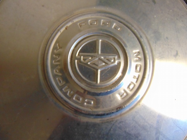 lot 69 image: (4) Matching Ford Hub Caps