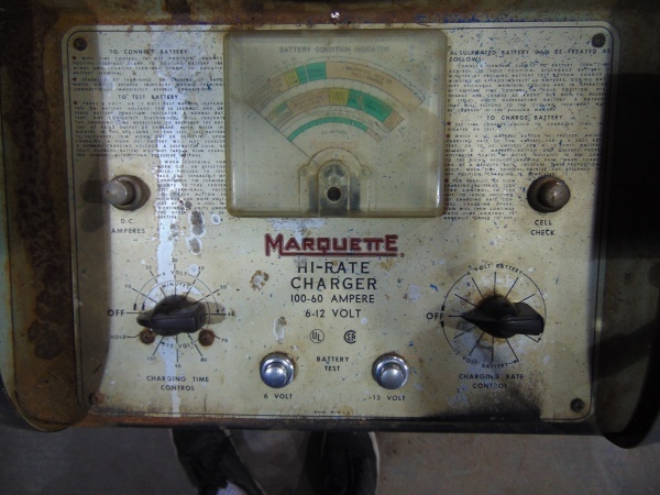 lot 83 image: Older Batery Charger