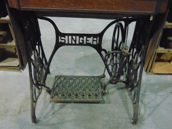 lot 84 image: Vintage Swinger Sewing Machine