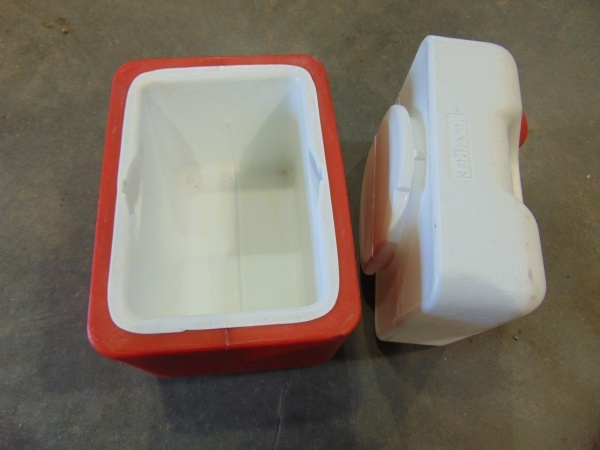 lot 120 image: Small Cooler
