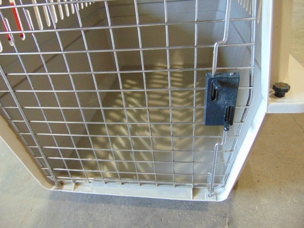 lot 123 image: Medium Side Pet Kennel