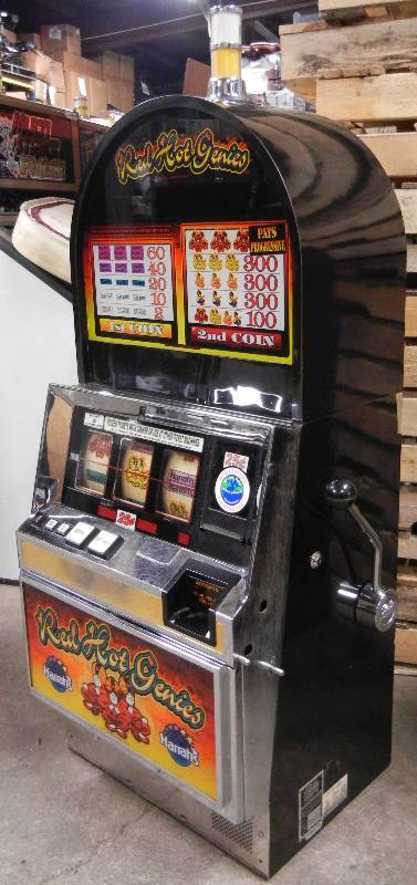 lot 1009 image: HARRAHS RED HOT GENIES REEL SLOT MACHINE