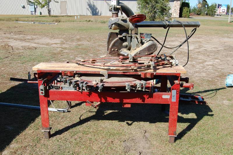 lot 11 image: Radial Arm Saw (Metracut Saw)