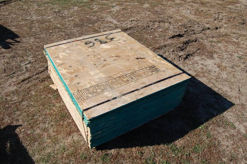 lot 15 image: Half sheets OSB