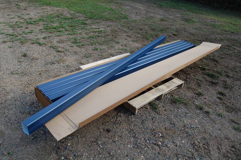 lot 100 image: Navy Down Spouts