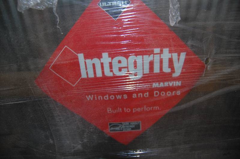 lot 323 image: Anderson Integrity Vinyl Fixed Window