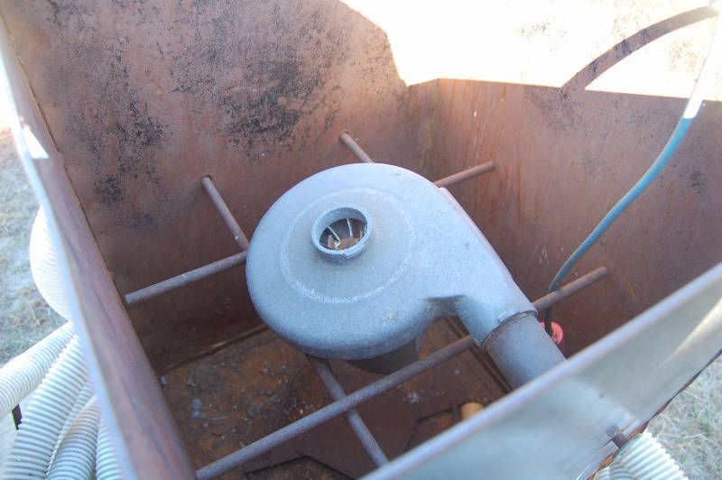 lot 643 image: Insulation Blower