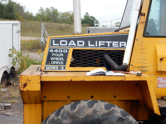 lot 1 image: 4400 4 Wheel Drive, Load Lifter, Series B, 8000 Lbs.. Model 4415-8B..