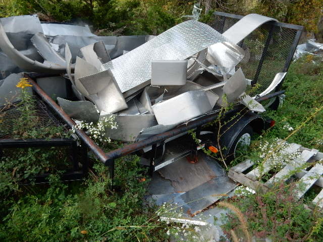 lot 15 image: 2011 Utility Trailer, 3500 GVW.. Needs some repair