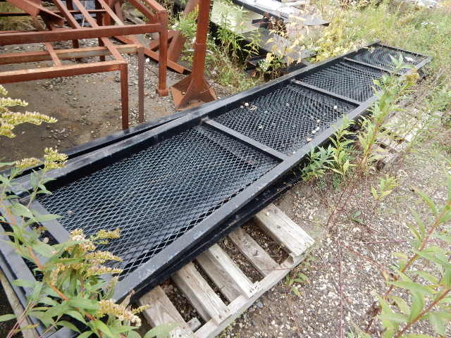lot 103 image: SIDE RAIL KITS 5, 161 in x 26in  3, 85in x 26in  3 Solid, 167in x 24in  1 Solid, 40 in x 28 in (part of a gate).