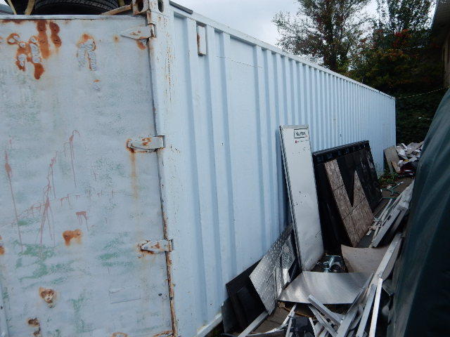 lot 21 image: METAL Cargo Storage Box..Wood floor, sides top.  40ft x 95in x 95in