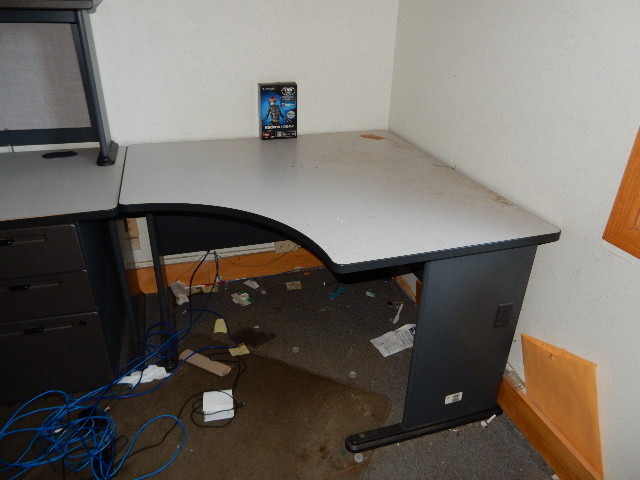 lot 37 image: Modular Office Furniture