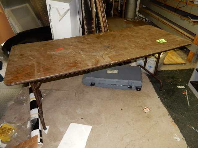 lot 60 image: Folding Banquet table, 2 shelf book shelf