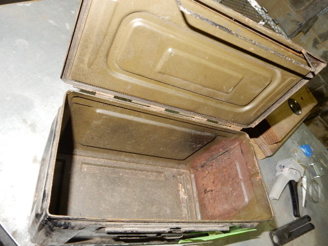 lot 70 image: Vintage Ammo Container