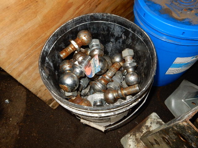 lot 85 image: 1 shelf  and everything on it.. Take a look at the pictures