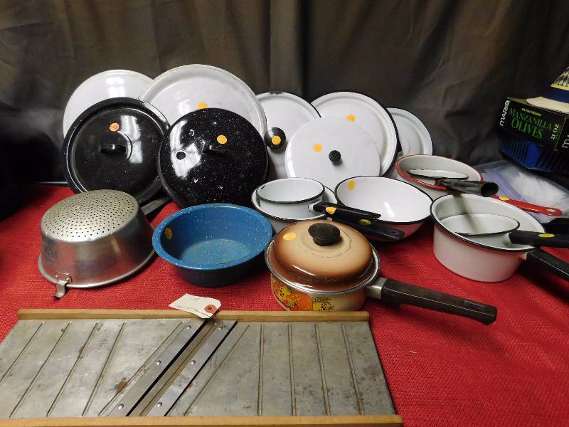 large lot of vintage enamelware see photos to see all the pieces