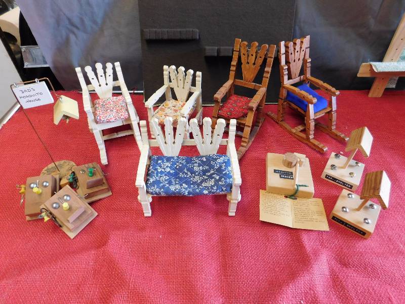 cute lot of clothespin furniture and mini wooden items see photos